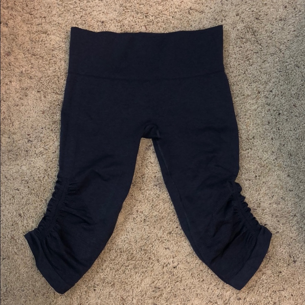 Navy cropped Lululemon Leggings